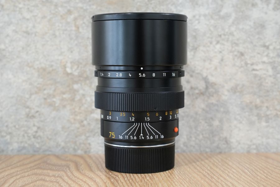Summilux M75mm f1.4 フード組み込み メンテンス済み LEICA Summilux M75mm f1.4 フード組み込み – まるかめら
