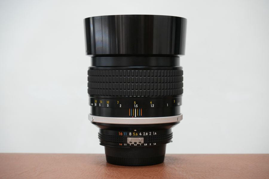 Nikon Ai-S Nikkor 85mm F1.4 フード付き