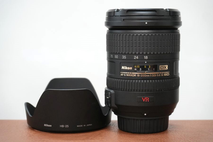 Nikon AF-S DX NIKKOR VR 18-200mm F3.5-5.6 G フード付き