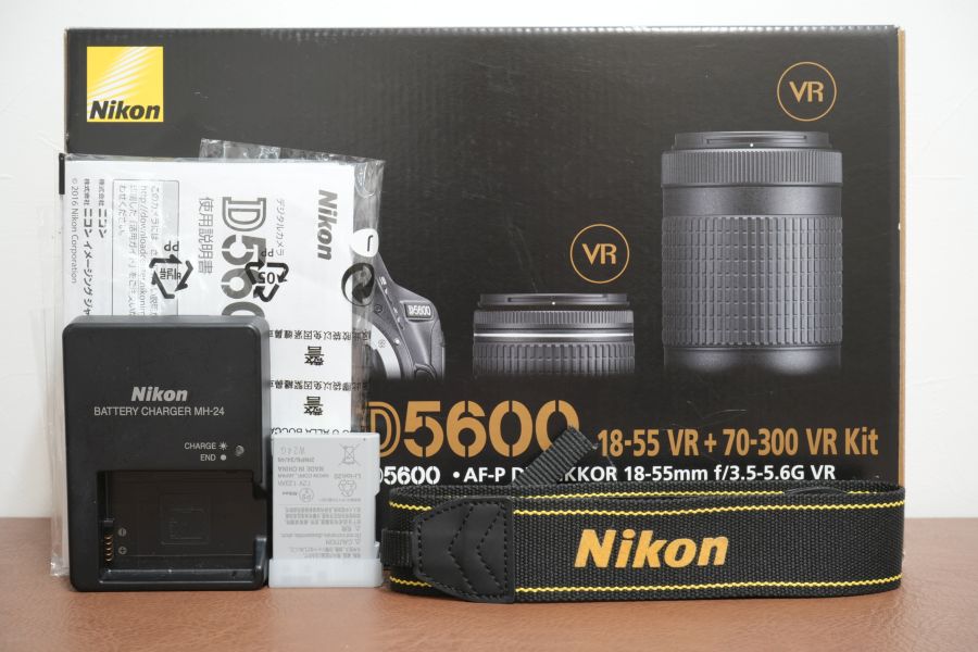 Nikon D5600 ダブルズームキット 箱付き