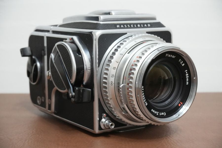 Hasselblad 500C/M + Planar C80mm T* F2.8 + A-12