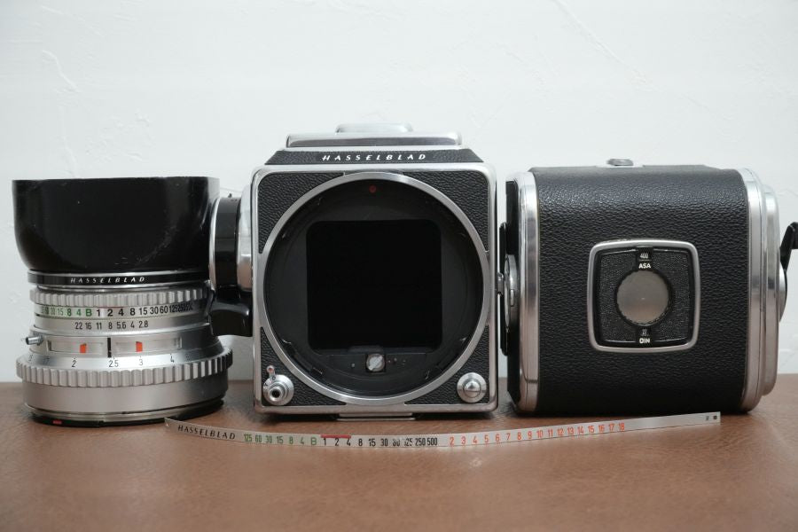 Hasselblad 500C/M + Planar C80mm T* F2.8 + A-12