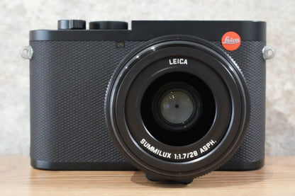 LEICA Q2