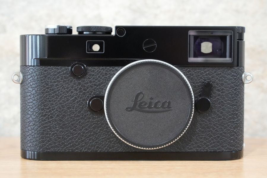 ライカ Leica M10-R ブラック 美品 細部もクラシック仕上げの「ライカM10-R ブラックペイント」7月発売
