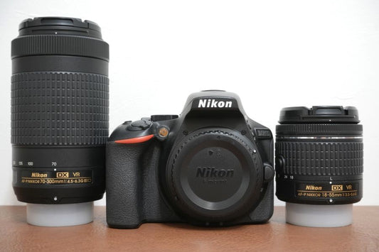 Nikon D5600 ダブルズームキット 箱付き