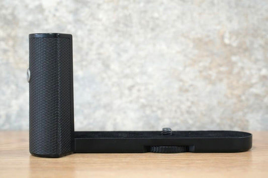 LEICA Q2用ハンドグリップ 19540