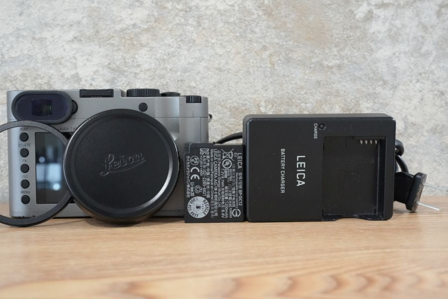 LEICA Q Typ 116 チタングレー – まるかめら