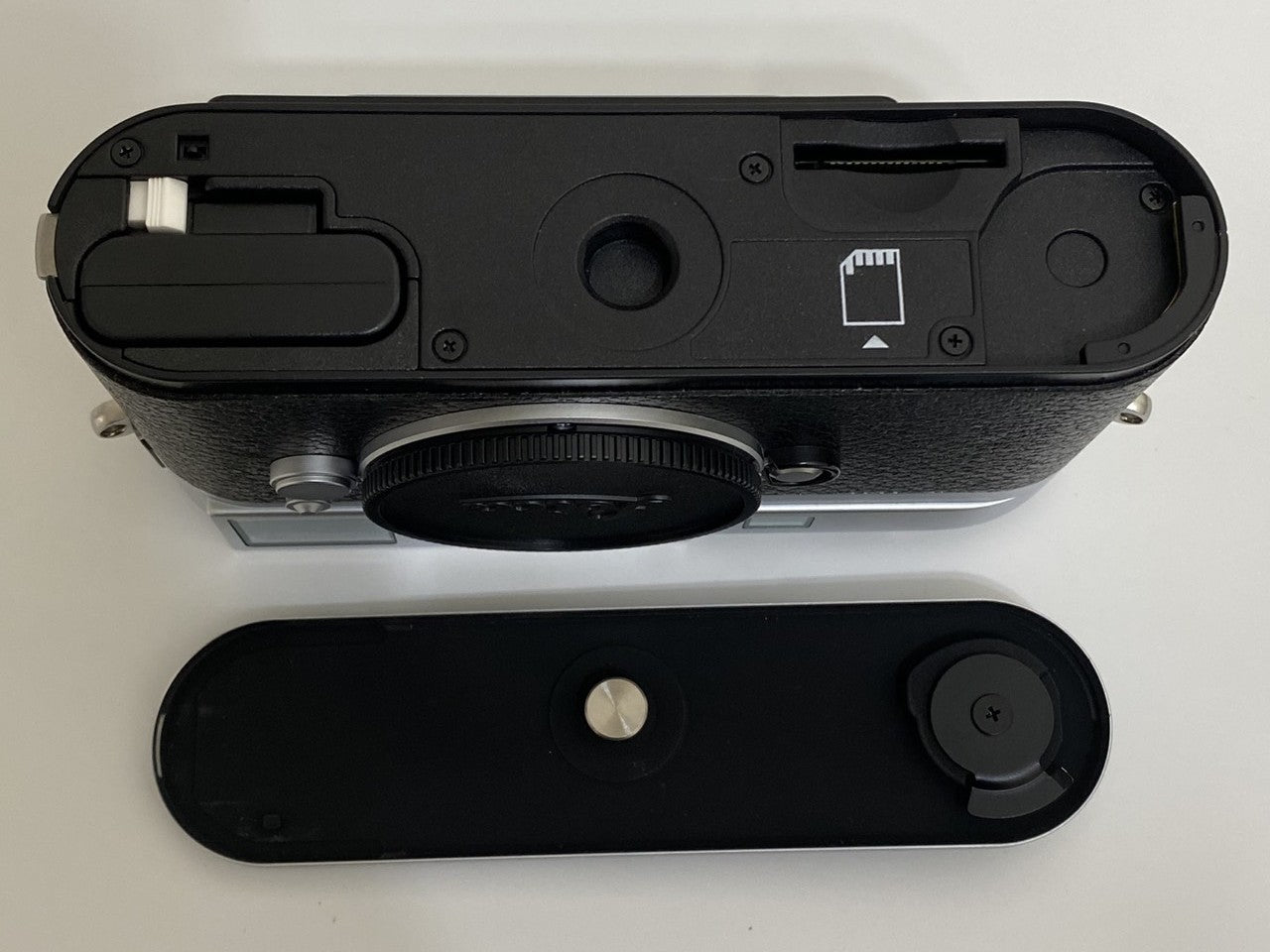 LEICA M9-P Silver Chrome センサー対策済み 箱付き LEICA M9-P Silver Chrome センサー対策済み 箱付き – まるかめら