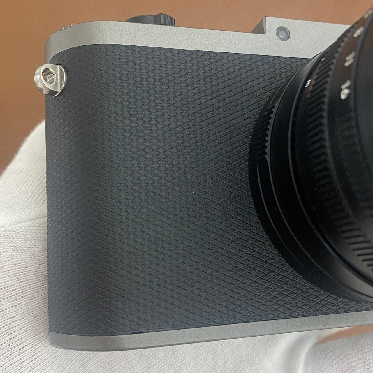 LEICA Q Typ 116 チタングレー – まるかめら