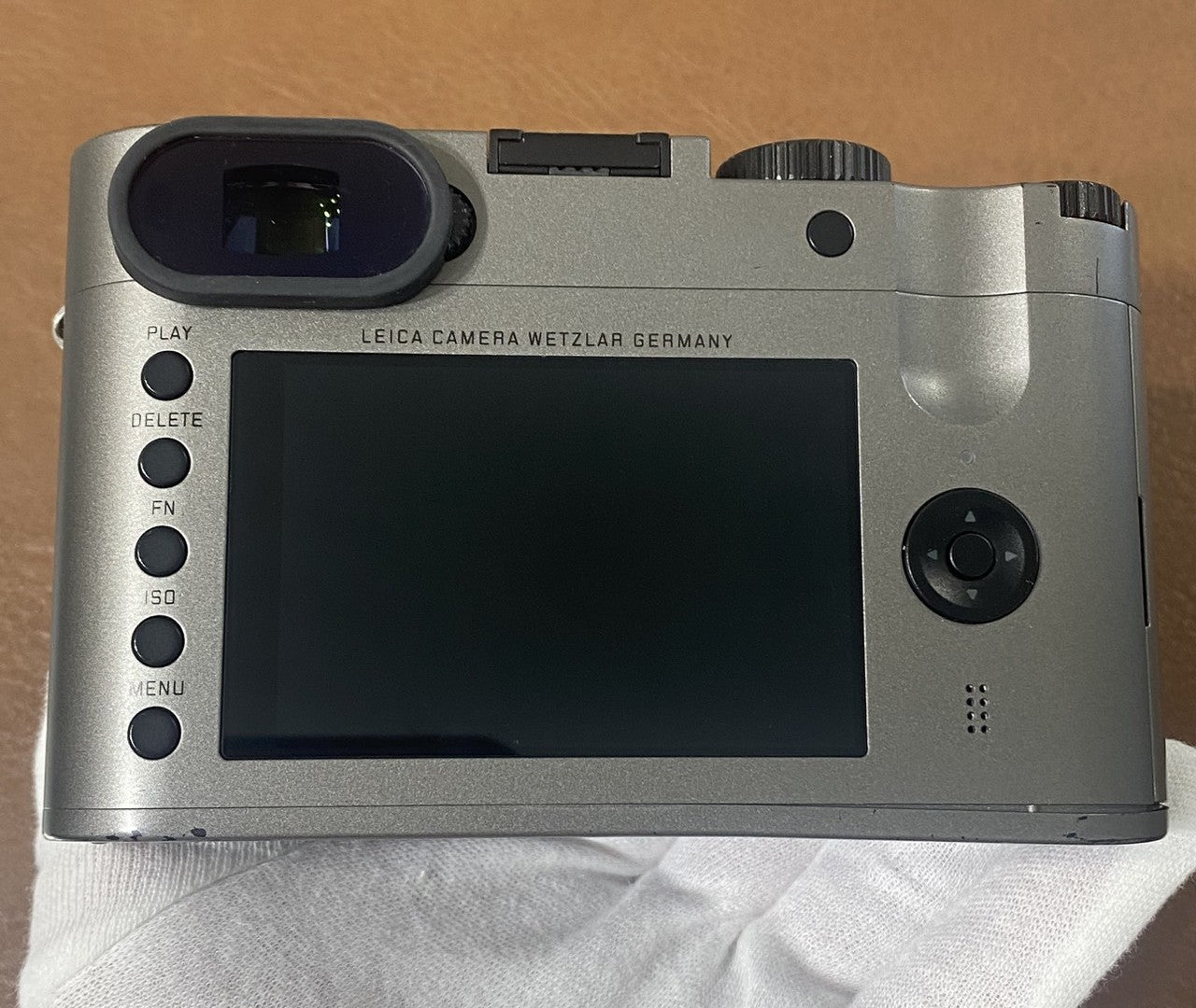 LEICA Q Typ 116 チタングレー – まるかめら