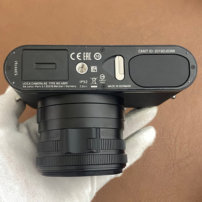 LEICA Q2