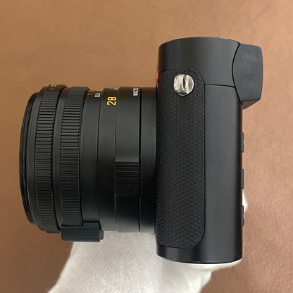 LEICA Q2
