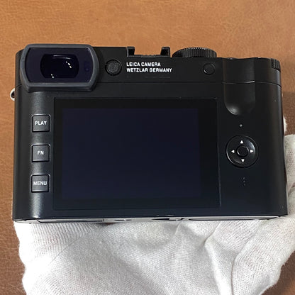 LEICA Q2